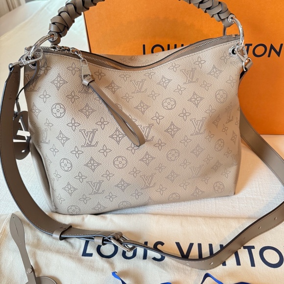 Louis Vuitton Beaubourg Hobo MM Color: Galet - Picture 2 of 9